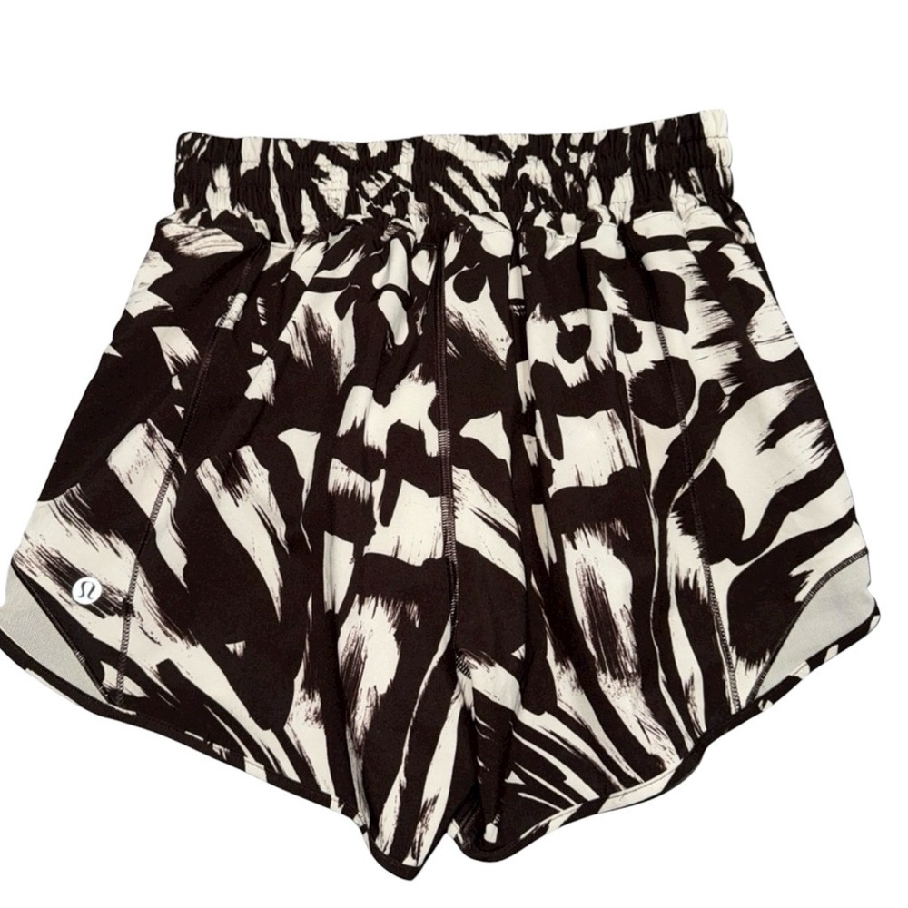 Lululemon Hotty Hot Shorts - Picture 4 of 8